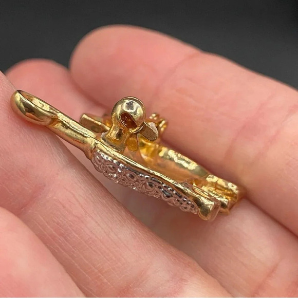 Sparkly Vintage Cat Brooch with Encrusted Rhinestones - Picture 5 of 9